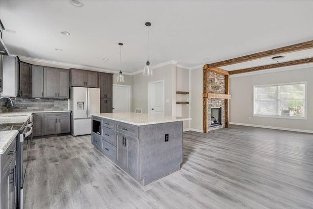 284 Windsor Castle DR, Moneta, VA 24121