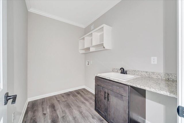 284 Windsor Castle DR, Moneta, VA 24121