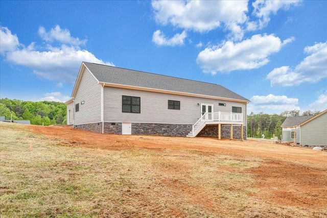 284 Windsor Castle DR, Moneta, VA 24121