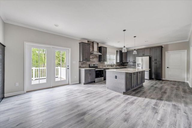 284 Windsor Castle DR, Moneta, VA 24121