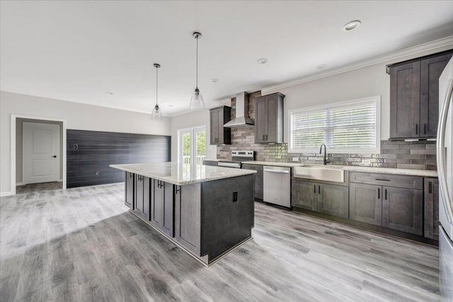 284 Windsor Castle DR, Moneta, VA 24121