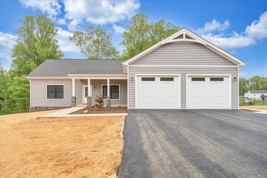 284 Windsor Castle DR, Moneta, VA 24121