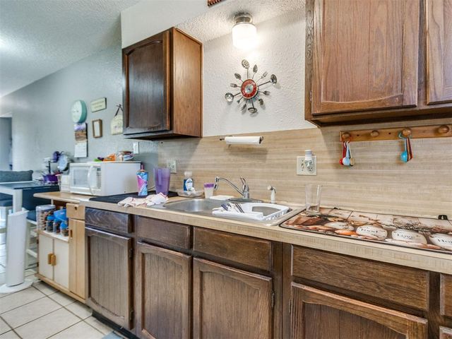 604 Meadowlake Drive, Noble, OK 73068