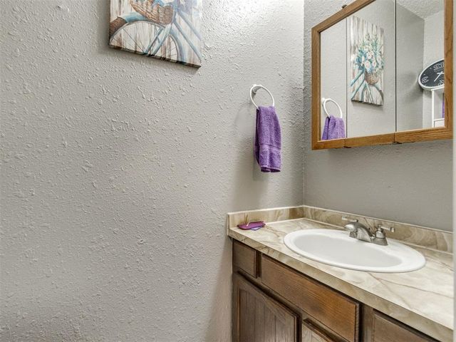 604 Meadowlake Drive, Noble, OK 73068