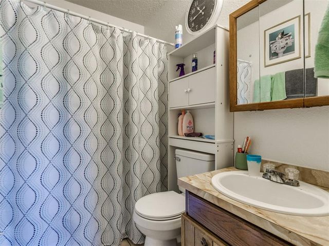 604 Meadowlake Drive, Noble, OK 73068