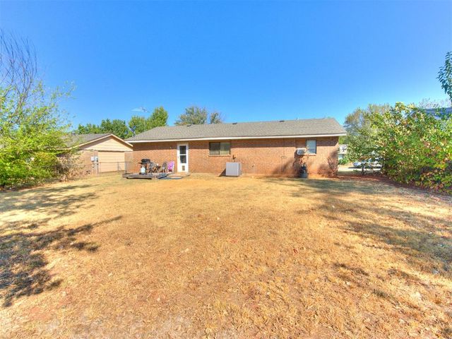 604 Meadowlake Drive, Noble, OK 73068