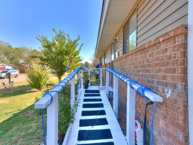 604 Meadowlake Drive, Noble, OK 73068