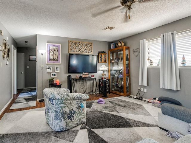 604 Meadowlake Drive, Noble, OK 73068