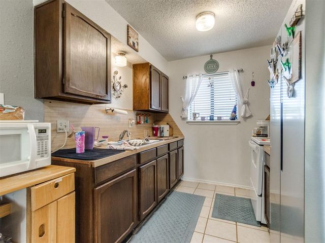 604 Meadowlake Drive, Noble, OK 73068