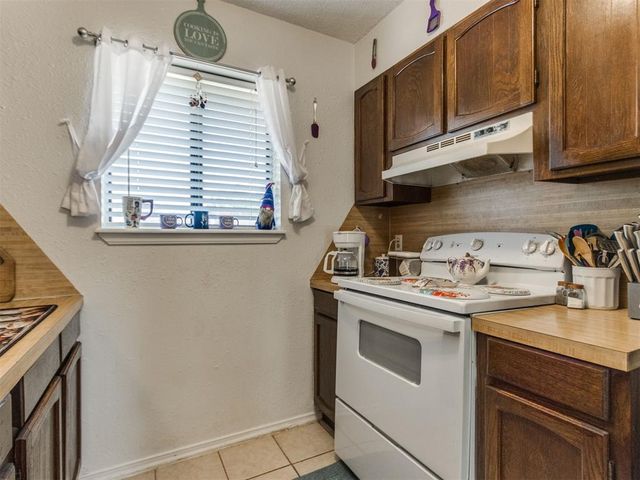 604 Meadowlake Drive, Noble, OK 73068