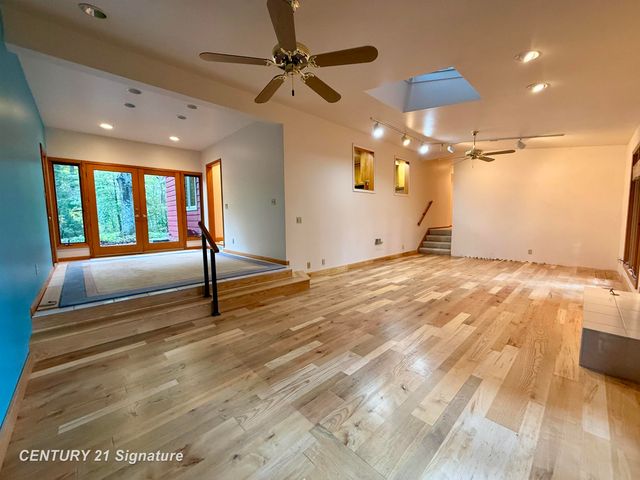 2221 Pinehurst Court, Midland, MI 48640