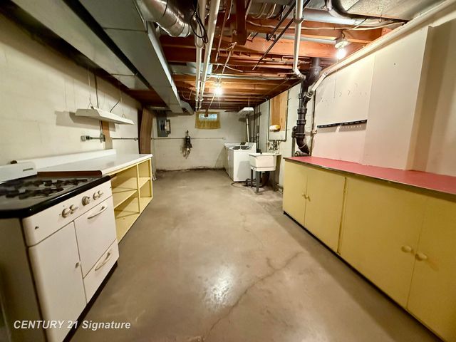 2221 Pinehurst Court, Midland, MI 48640