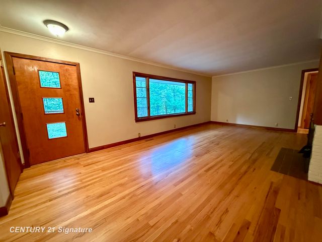 2221 Pinehurst Court, Midland, MI 48640