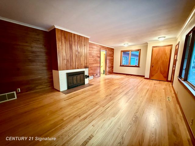 2221 Pinehurst Court, Midland, MI 48640