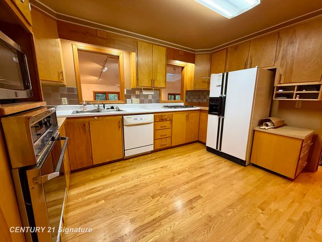 2221 Pinehurst Court, Midland, MI 48640