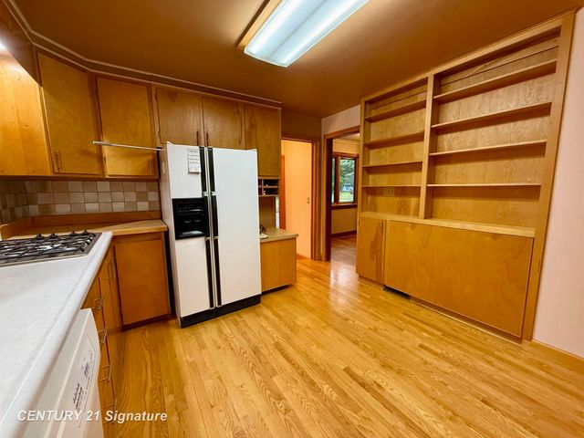 2221 Pinehurst Court, Midland, MI 48640