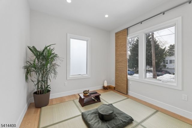 6 Hillside Ter, Wallington Boro, NJ 07057