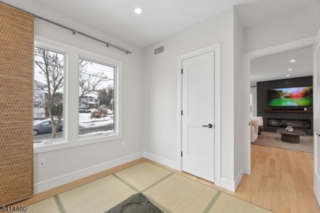 6 Hillside Ter, Wallington Boro, NJ 07057