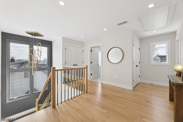 6 Hillside Ter, Wallington Boro, NJ 07057