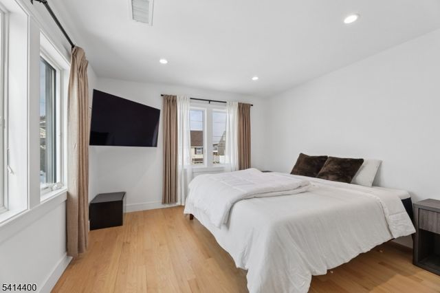 6 Hillside Ter, Wallington Boro, NJ 07057