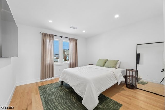 6 Hillside Ter, Wallington Boro, NJ 07057