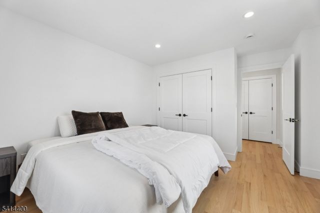 6 Hillside Ter, Wallington Boro, NJ 07057