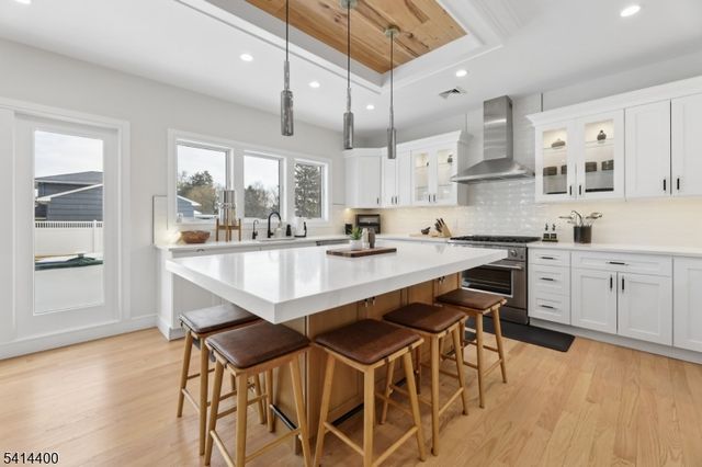 6 Hillside Ter, Wallington Boro, NJ 07057