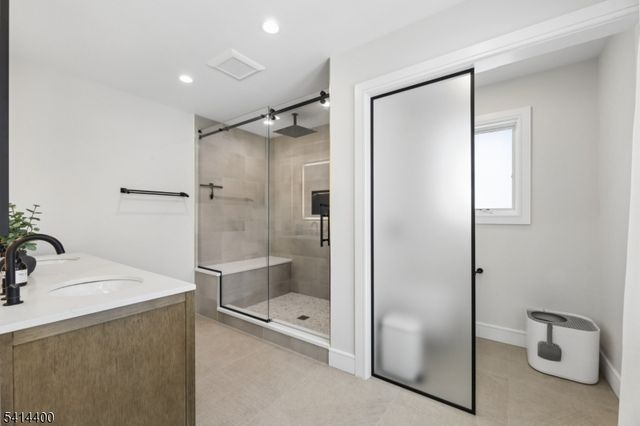 6 Hillside Ter, Wallington Boro, NJ 07057