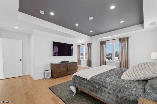 6 Hillside Ter, Wallington Boro, NJ 07057