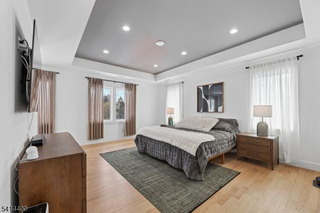 6 Hillside Ter, Wallington Boro, NJ 07057