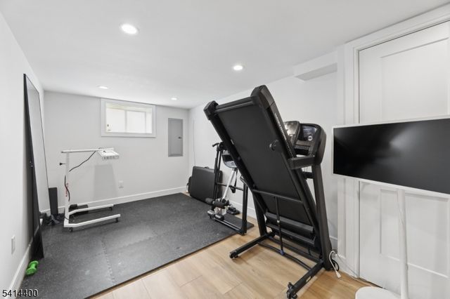 6 Hillside Ter, Wallington Boro, NJ 07057