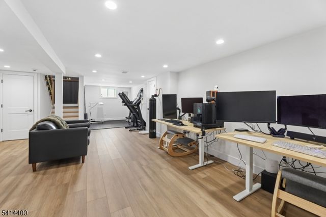 6 Hillside Ter, Wallington Boro, NJ 07057