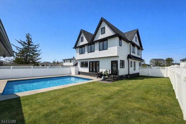 6 Hillside Ter, Wallington Boro, NJ 07057