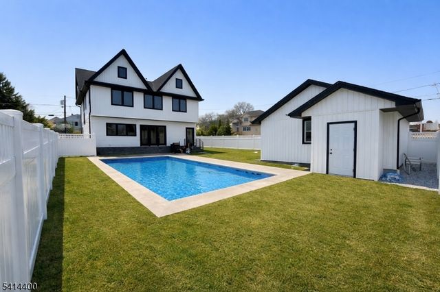 6 Hillside Ter, Wallington Boro, NJ 07057