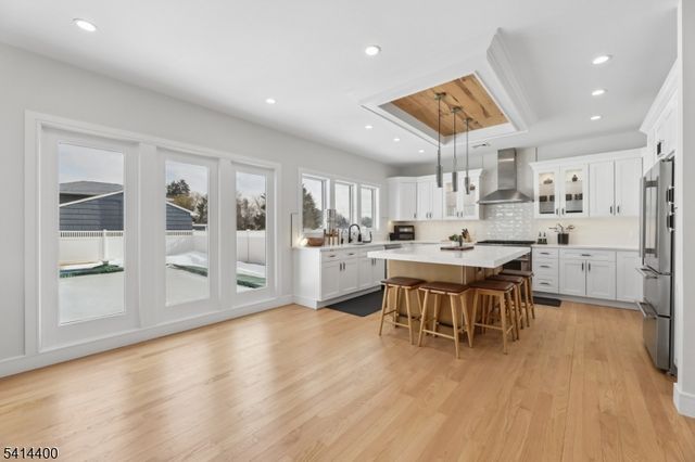 6 Hillside Ter, Wallington Boro, NJ 07057