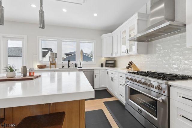 6 Hillside Ter, Wallington Boro, NJ 07057