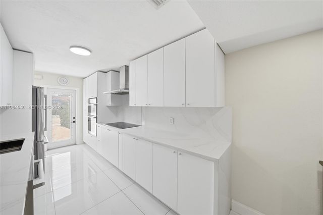 1789 W 72nd St, Hialeah, FL 33014