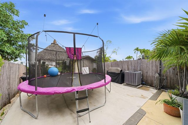 1789 W 72nd St, Hialeah, FL 33014