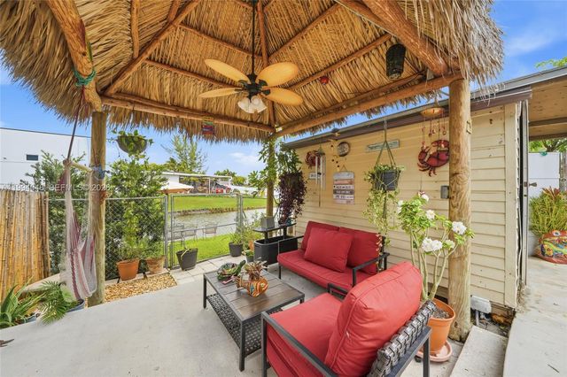 1789 W 72nd St, Hialeah, FL 33014