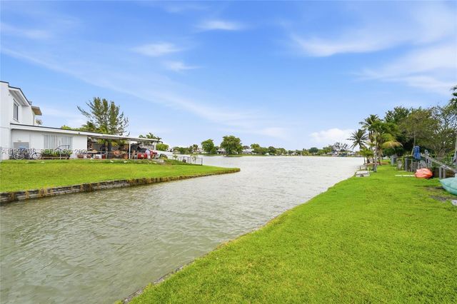 1789 W 72nd St, Hialeah, FL 33014