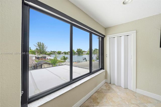 1789 W 72nd St, Hialeah, FL 33014