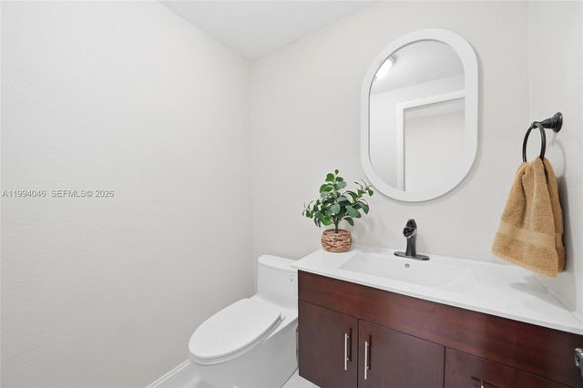 1789 W 72nd St, Hialeah, FL 33014