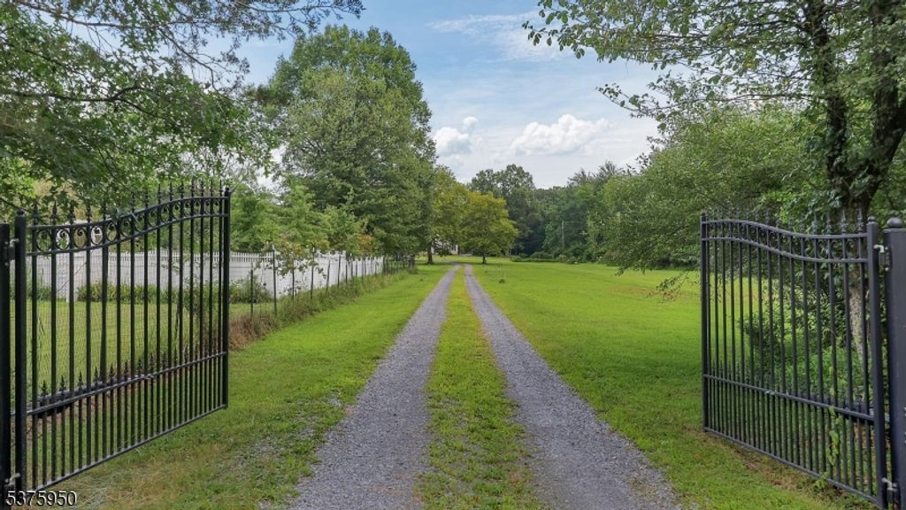 19 Allens Corner Rd, Raritan Twp., NJ 08822