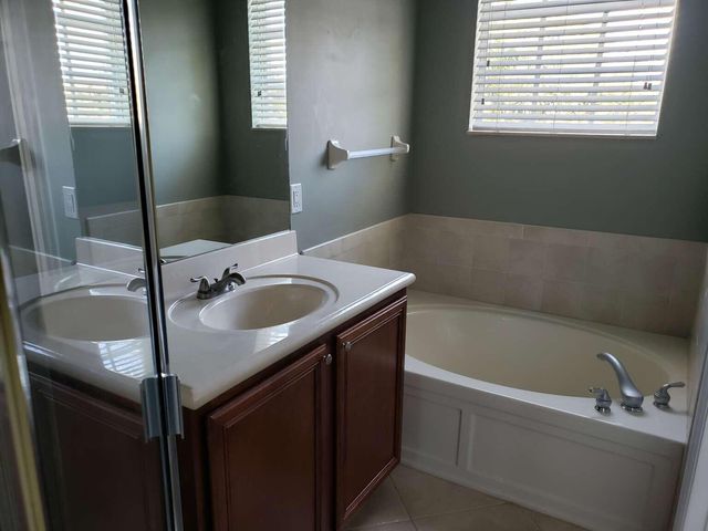 356 W Thatch Palm Circle 106, Jupiter, FL 33458