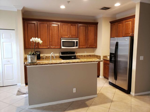 356 W Thatch Palm Circle 106, Jupiter, FL 33458