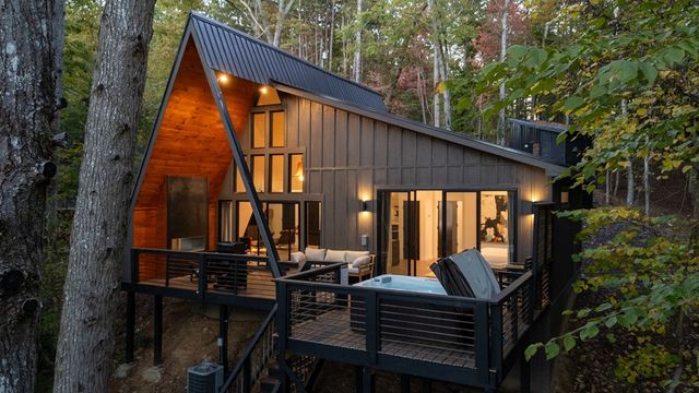 35 Dogwood Riverside Drive, Blue Ridge, GA 30513