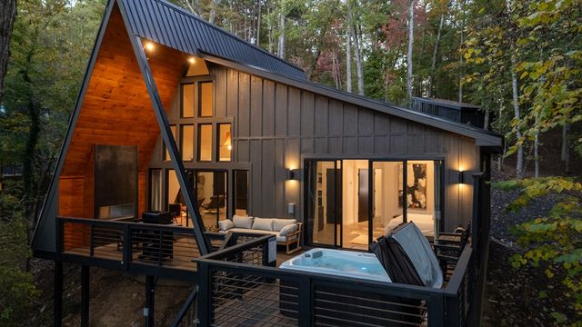 35 Dogwood Riverside Drive, Blue Ridge, GA 30513