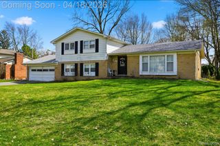 5585 Castleton Drive, West Bloomfield Charter Township, MI 48322