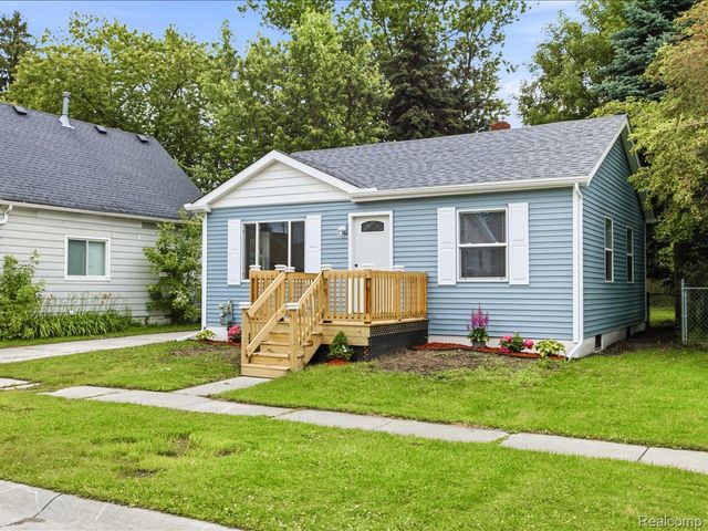 1320 White Street, Port Huron, MI 48060