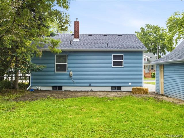 1320 White Street, Port Huron, MI 48060